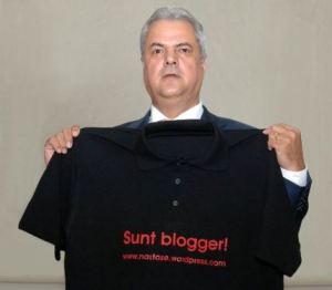 adrian-nastase-tricou-sunt-blogger